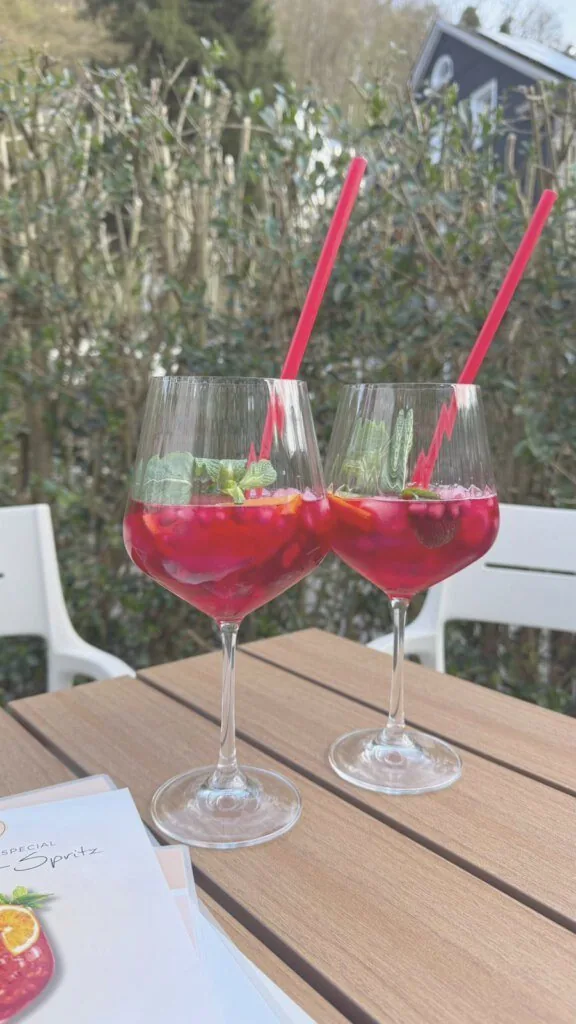 Spritz-Drinks auf der Terrasse